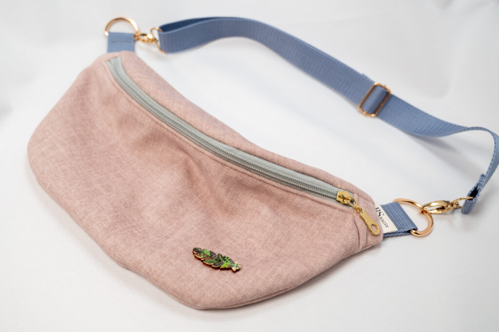 Klasyczna - Pudrowy róż z szaro-niebieskim paskiem