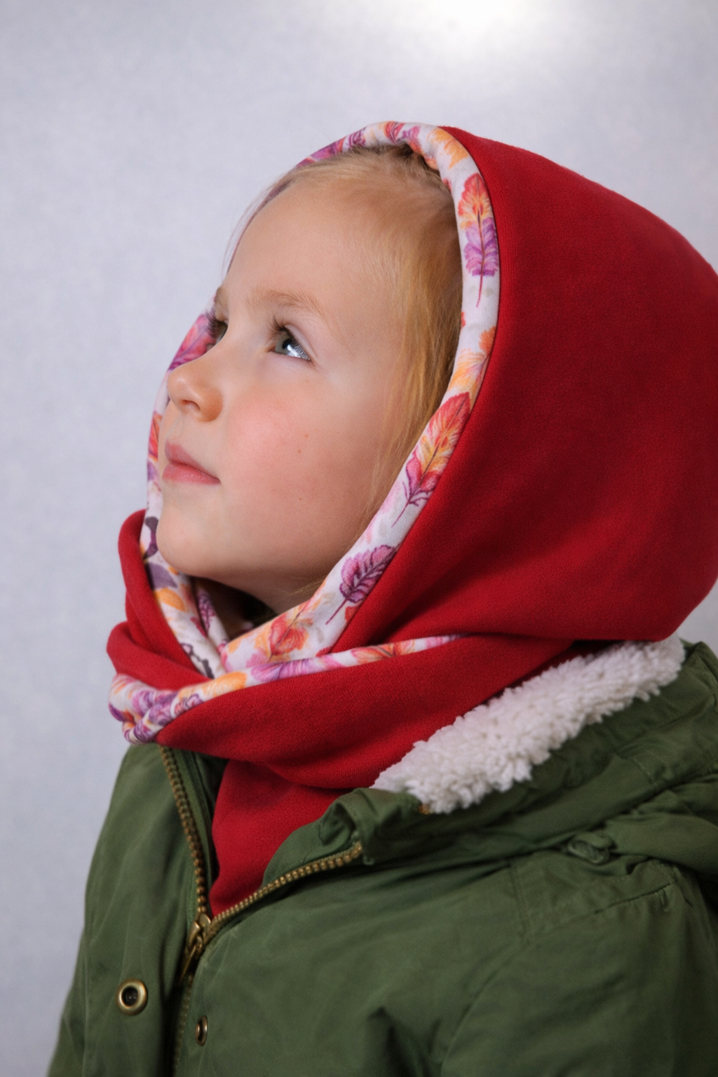 Czerwień z motywem piórek - obrazek 2