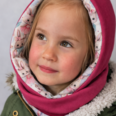 Koralowy róż z motywem króliczków baletnic