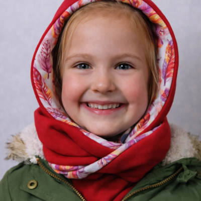 Czerwień z motywem piórek