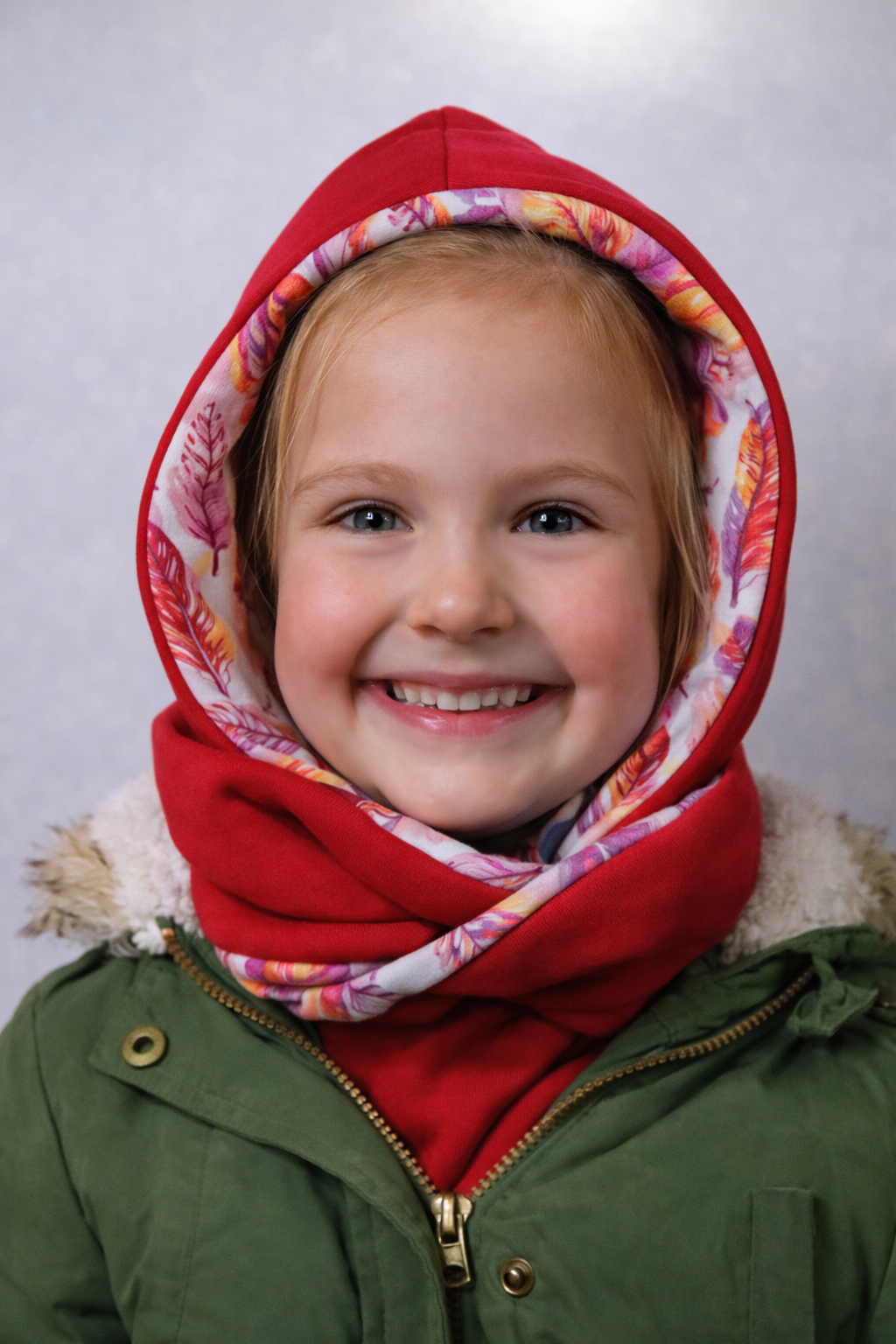 Czerwień z motywem piórek